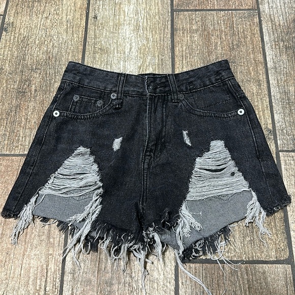 R13 Women’s Sz 25 Viritage Black Boy Skinny Distressed Denim Shorts - Picture 1 of 14
